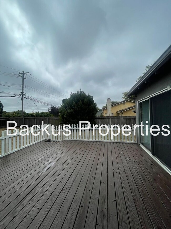 Building Photo - Wonderful three-bedroom home in South Sali...