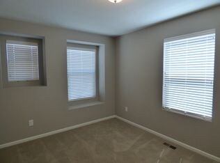 Building Photo - Modern & Convenient 3BR/3BA Home! AVAIL 07/15