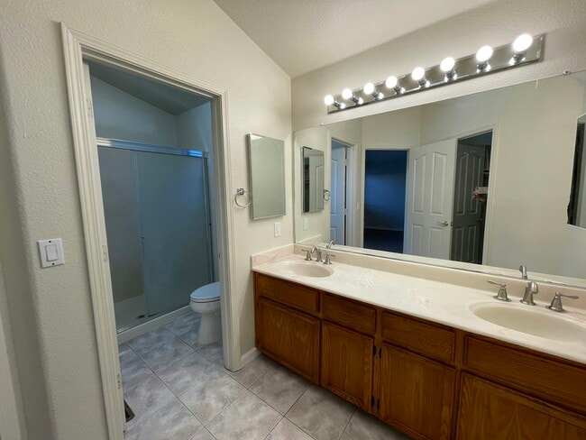 Building Photo - 1580 Rehrmann Dr