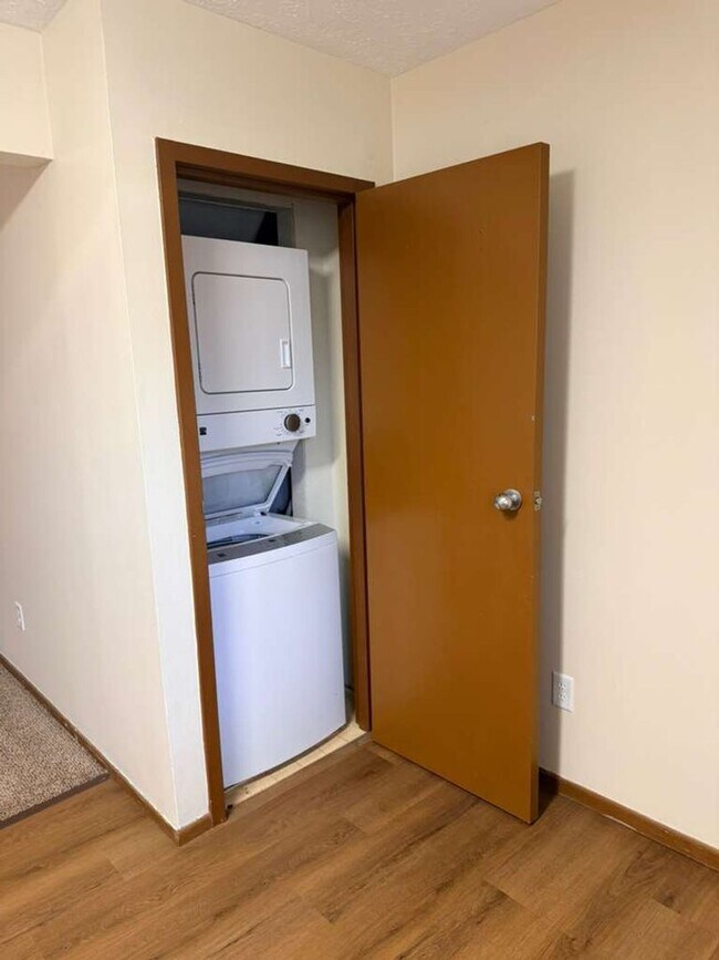 Building Photo - Magnolia Manor Unit 617