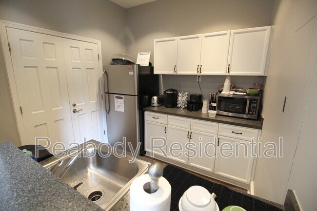 Building Photo - 12913 Alton Square