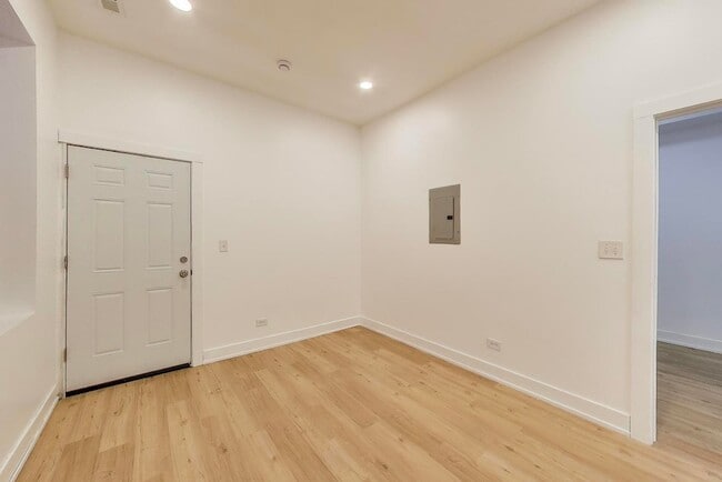 Building Photo - 1908 W 48th St