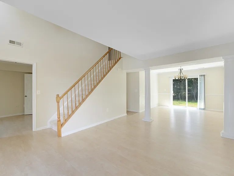 Building Photo - 6119 Oaklawn Ln