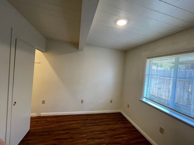 Building Photo - Beautiful and Spacious Pet-Friendly Home!