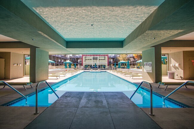Building Photo - 8925 W Flamingo Rd