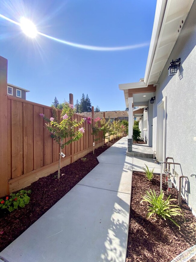 Building Photo - OPEN HOUSE SATURDAY OCT 19th FROM 1 - 3 PM...