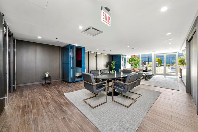 Building Photo - 750 N Hudson Ave