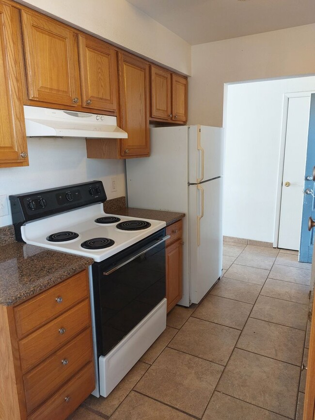 Building Photo - Roomy Duplex Apartment Convenient to NMSU