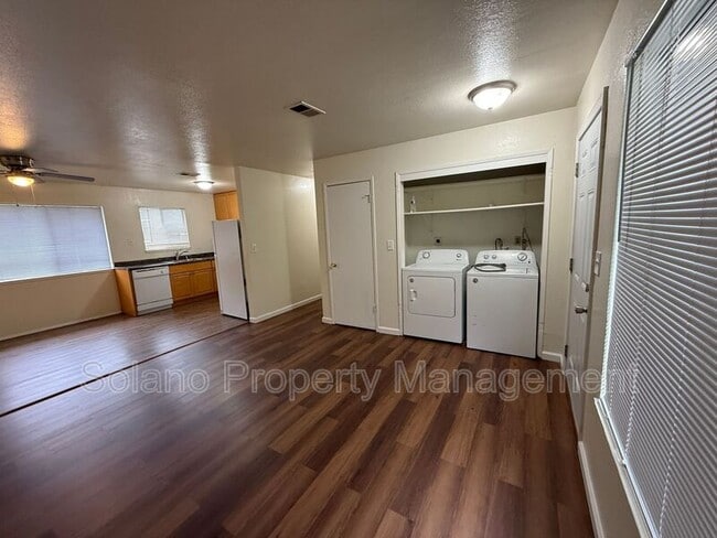 Building Photo - 307 California St