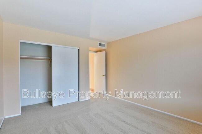 Building Photo - 7153 S Butte Ave