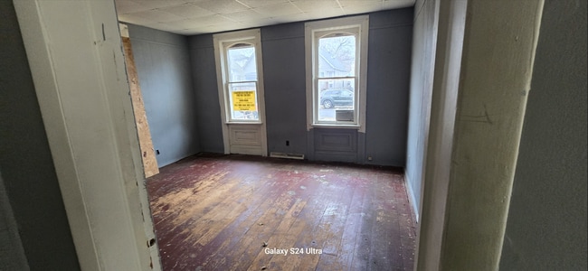 Building Photo - 1618 W Kettelle St