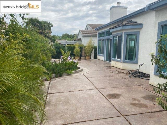 Building Photo - 1575 Summerland Way