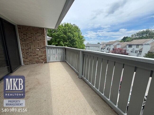 Building Photo - 2527 Gatehouse Ln