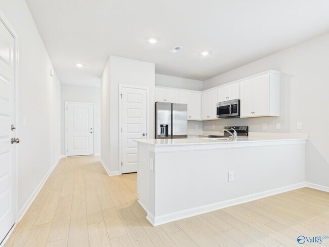 Building Photo - 15395 GRAYSON CIR