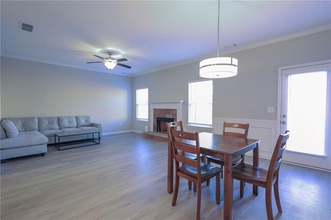 Building Photo - 225 Eva Wy