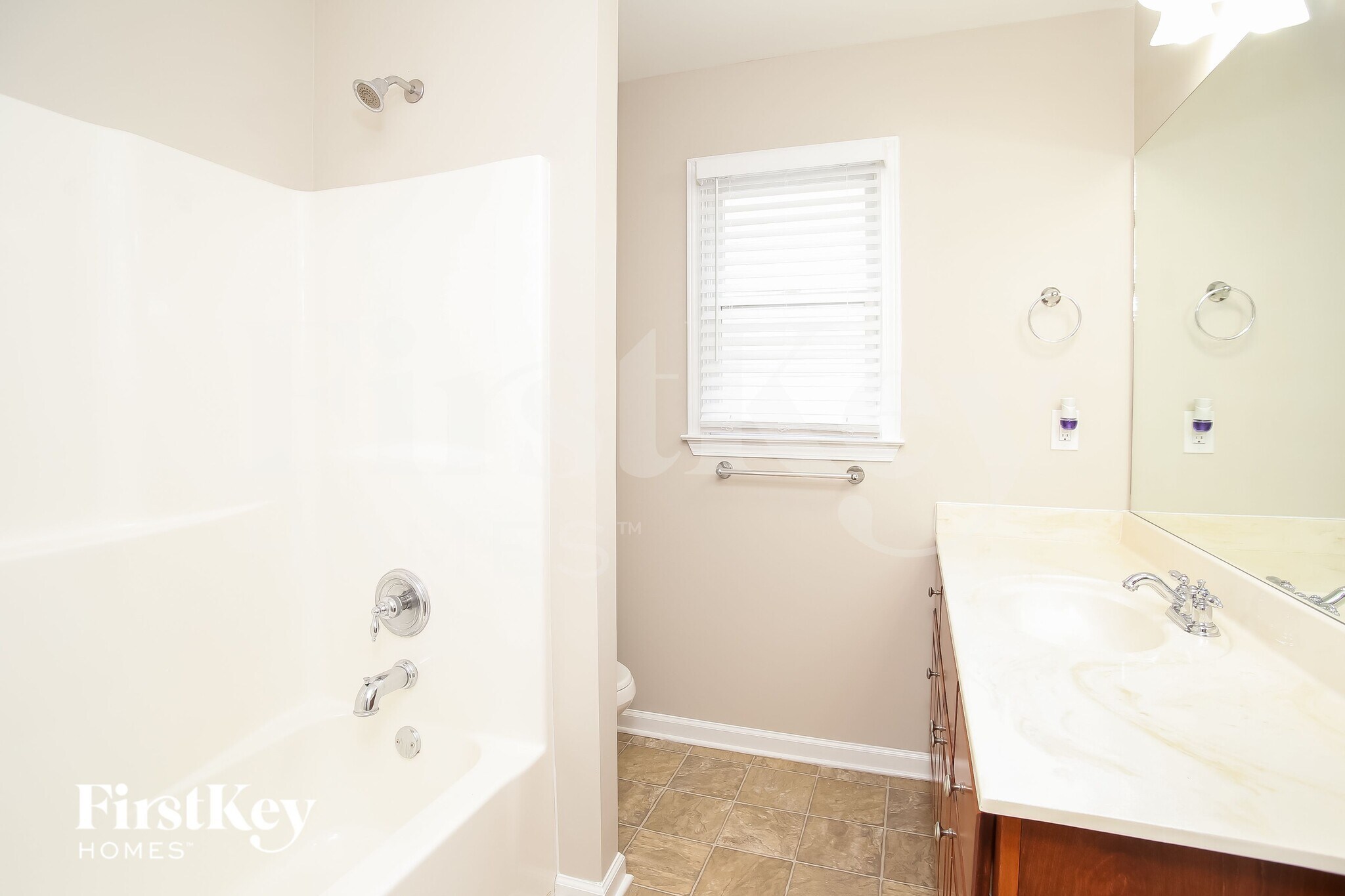 Building Photo - 522 S Fortune Way