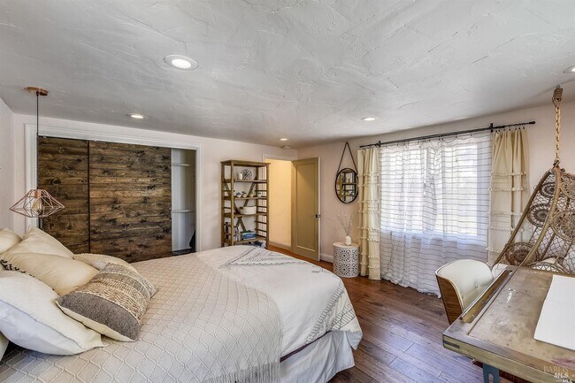 Building Photo - 9 El Camino Real