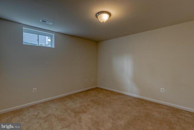 Building Photo - 336 Boxelder Dr