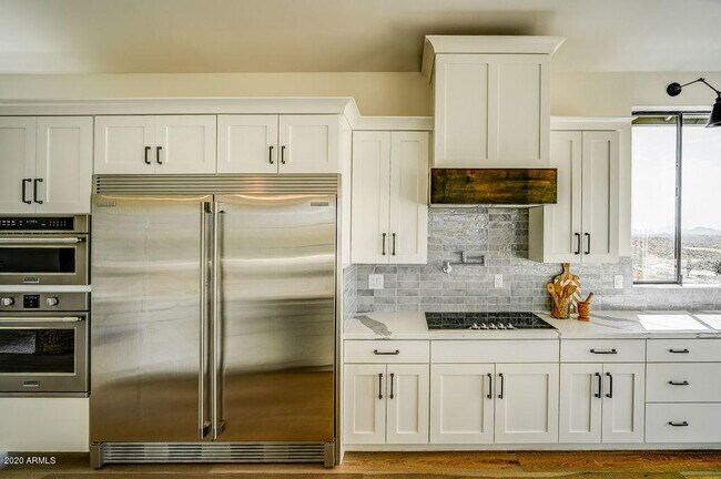 Building Photo - 301 E Jomax Rd