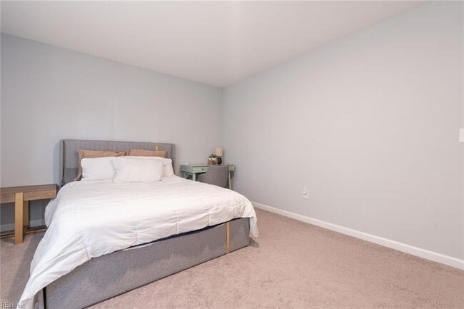 Building Photo - 409 Draper Dr