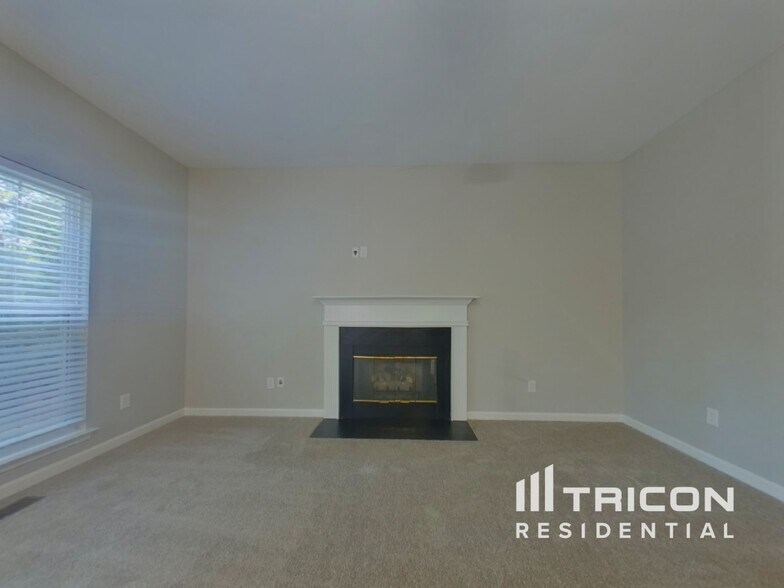 Building Photo - 621 Staffwood Dr