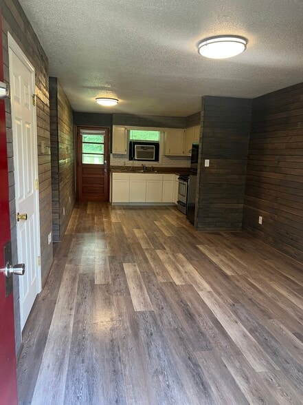 Building Photo - 1 Popple Dr