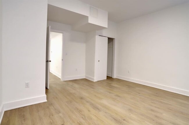 Building Photo - 517 Willow Ave