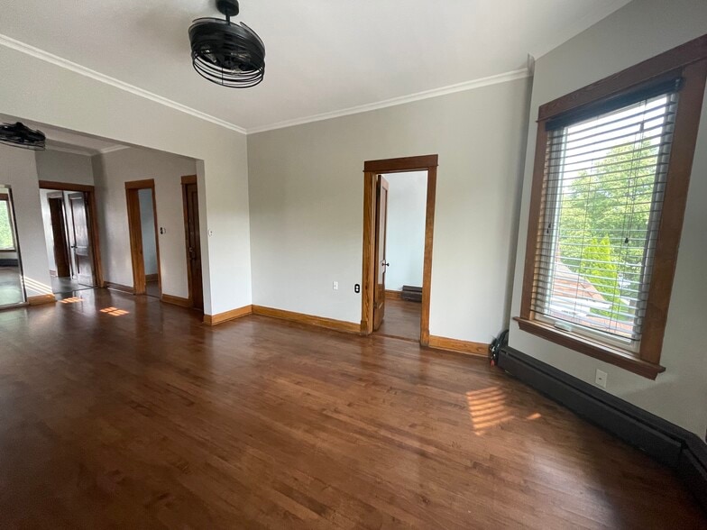 Building Photo - 3422 W McLean Ave