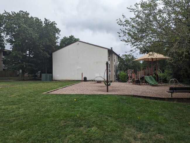 Building Photo - 5614 Bloomfield Dr