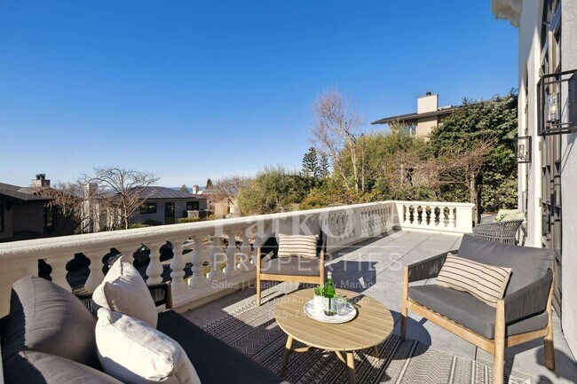 Building Photo - Short term, furnished possible for this magnificent home.