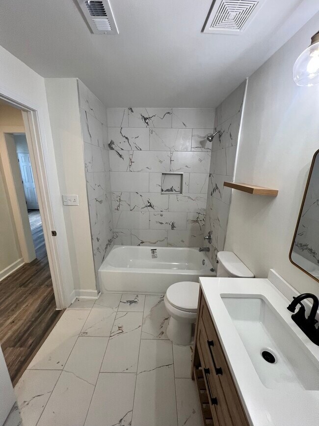 Building Photo - Newly Renovated Rental Home