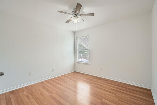 Building Photo - 1293 Amberwood Loop