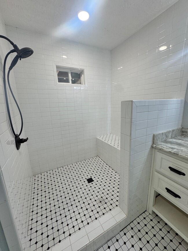 Building Photo - 702 Marion St