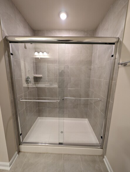 Building Photo - 5613 Edessa Ave