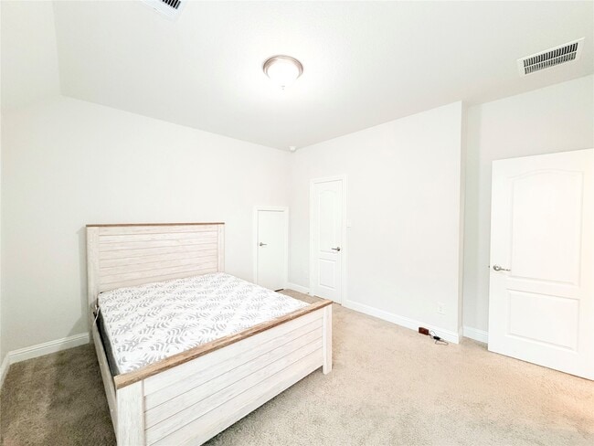 Building Photo - 6610 Lake Oasis Dr