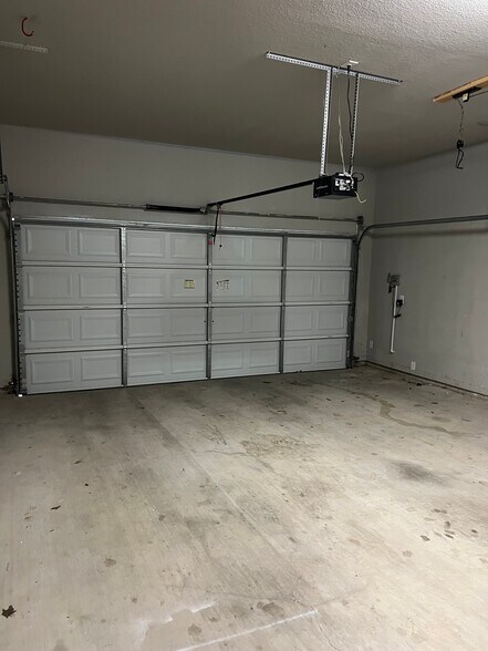 Building Photo - 8119 Redbrush