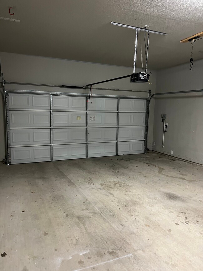 Building Photo - 8119 Redbrush