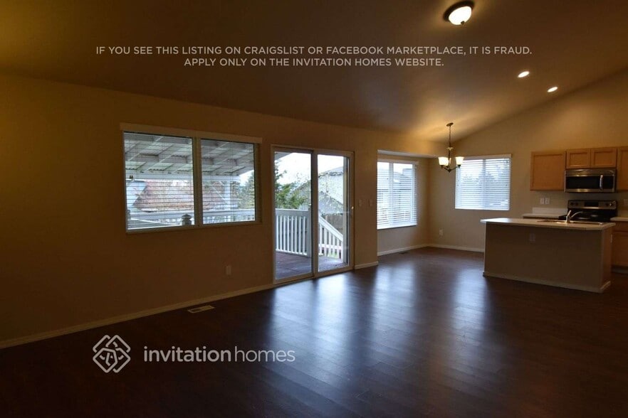 Building Photo - 6812 76th Dr NE