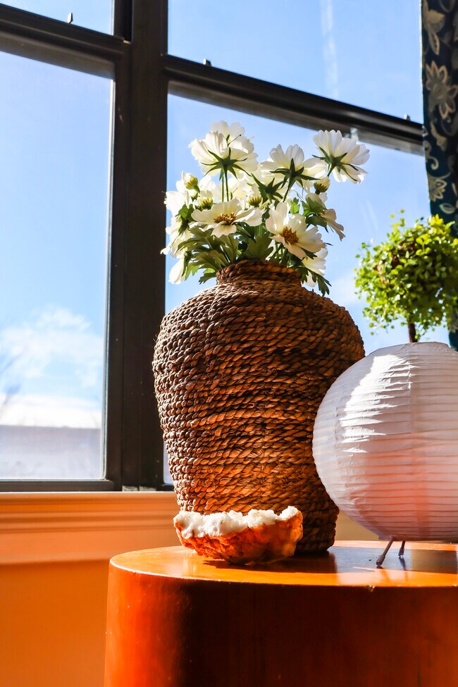 Building Photo - 898 Oak St NW