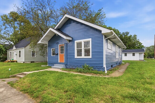 Building Photo - 2446 Morton St