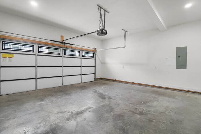 Building Photo - 525 Woodtrace Dr