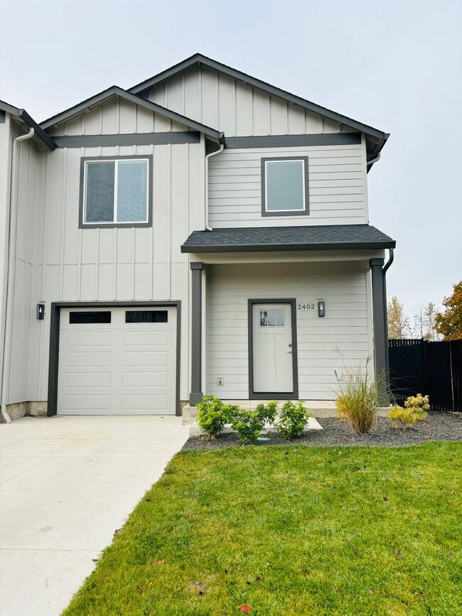 Building Photo - 2434 Leonard Ln