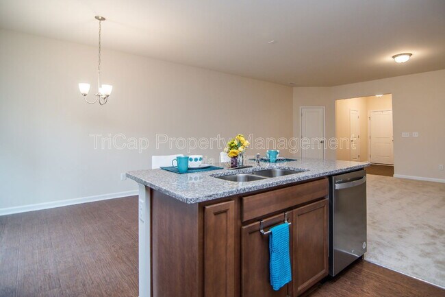 Building Photo - 415 White Oak Ridge Dr