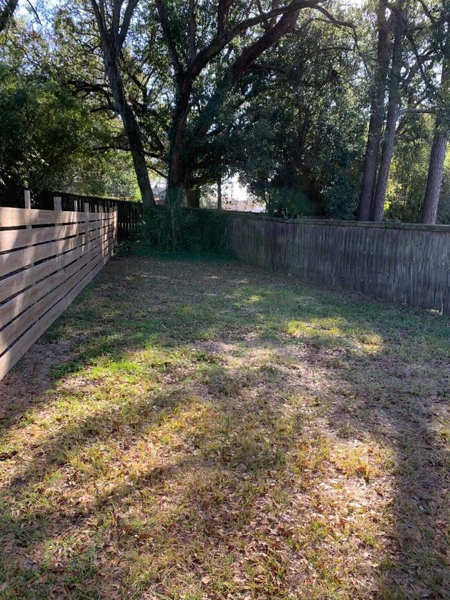 Building Photo - 4630 Oakwood Ave