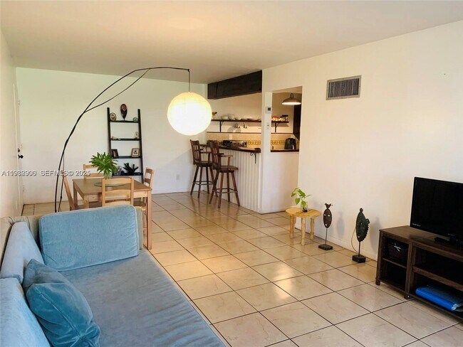 Building Photo - 5855 Washington St