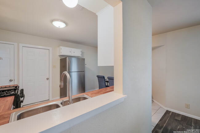Building Photo - 12202 Valley Oak