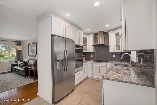 Building Photo - 115 S Indian Cir