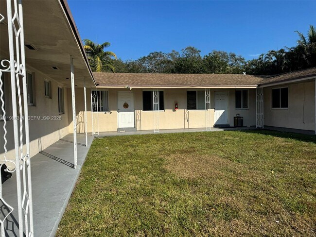 Building Photo - 730 NE 122nd St