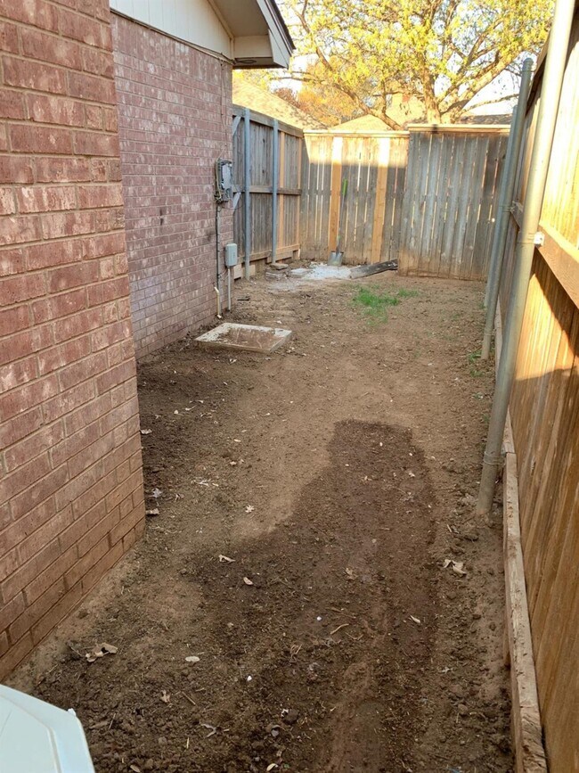 Building Photo - 8308 Raleigh Ave