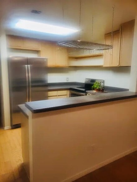 Kitchen - 4115 Poplar St